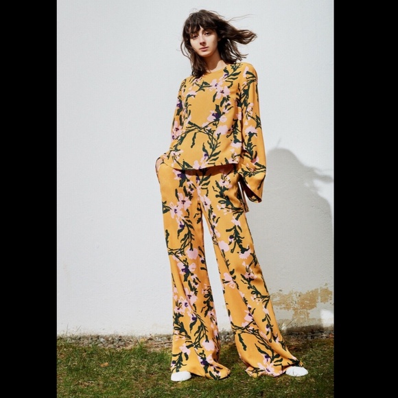 Marimekko Tops - NWT Marimekko Miriam Floral Top